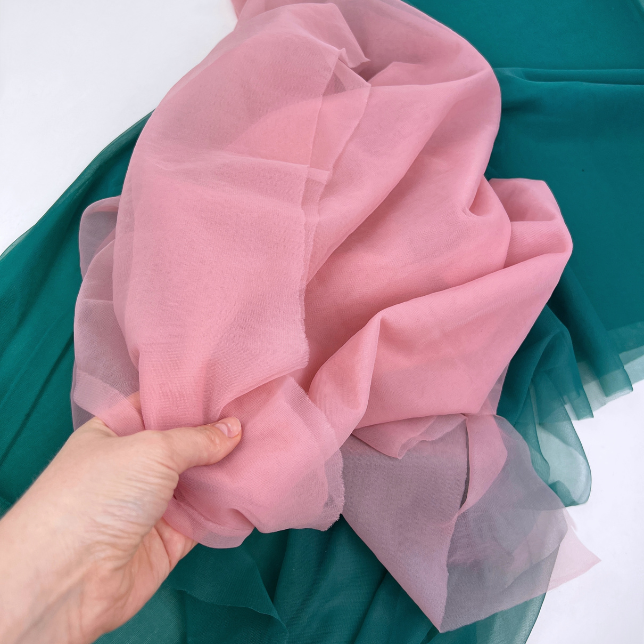 Szyfon – lekka tkanina na kreacje i dekoracje