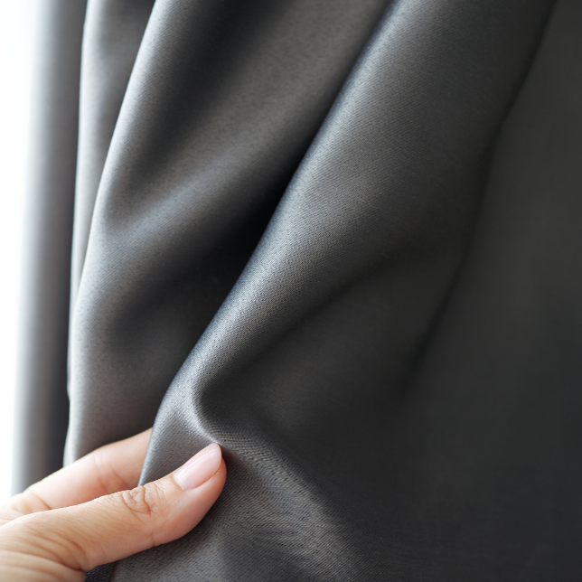 Matreiały na zasłony, różne rodzaje, w tym aksamit i Blackout