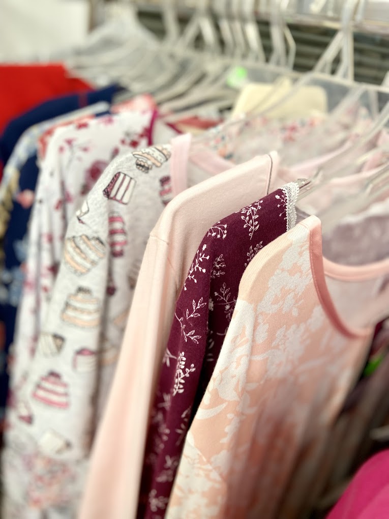 Stacjonarny sklep z tkaninami i pasmanterią w Warszawie, tkaniny na metry